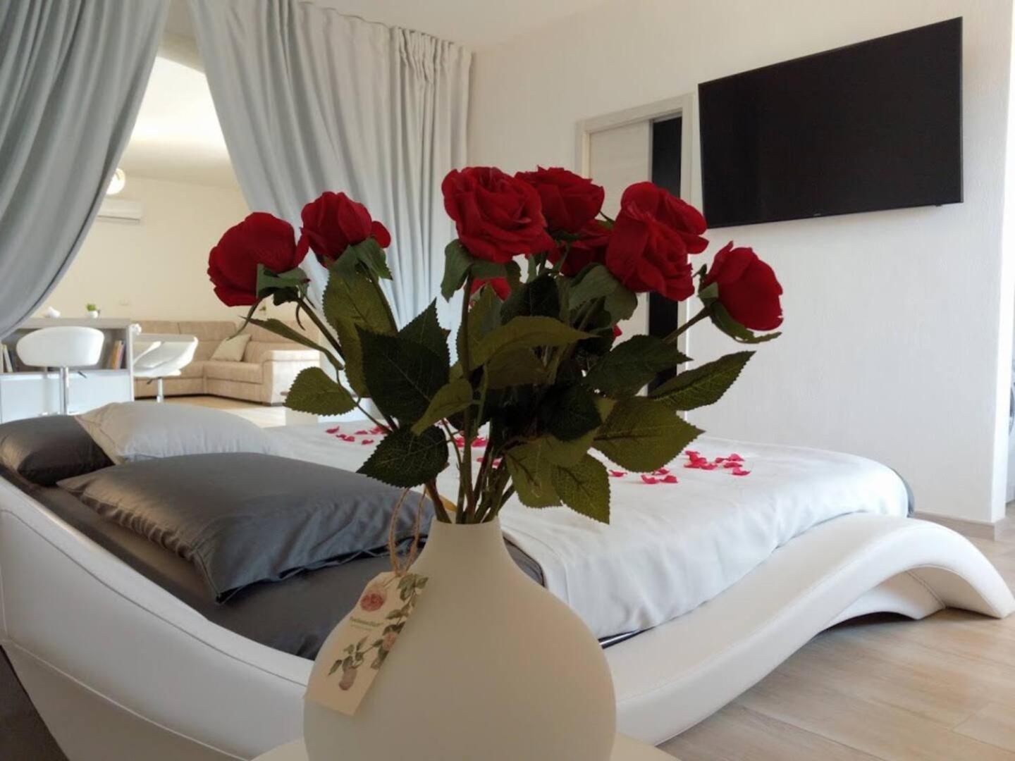 Guest House - La Bella Vita Орозеи Экстерьер фото